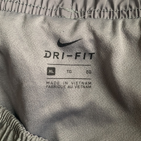 Women’s Nike Shorts - Picture 2 of 2